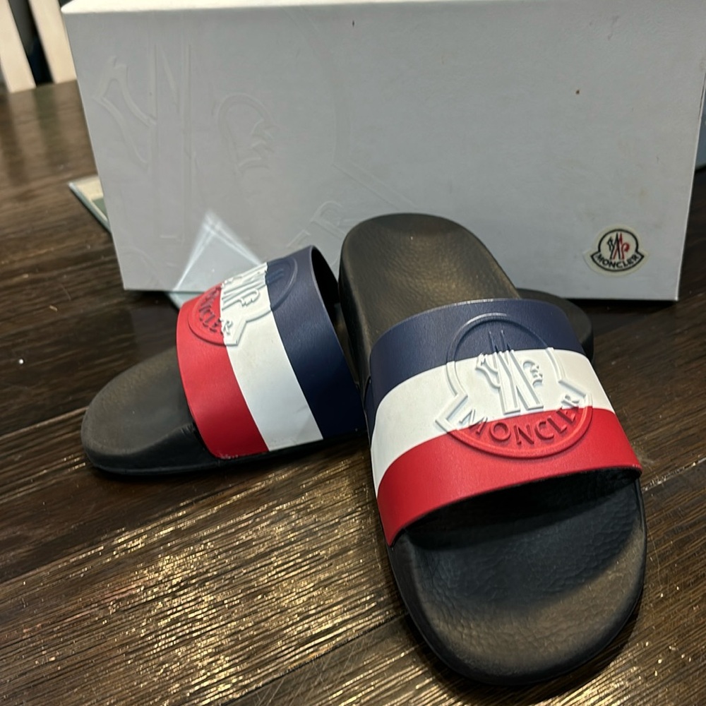 Moncler slides